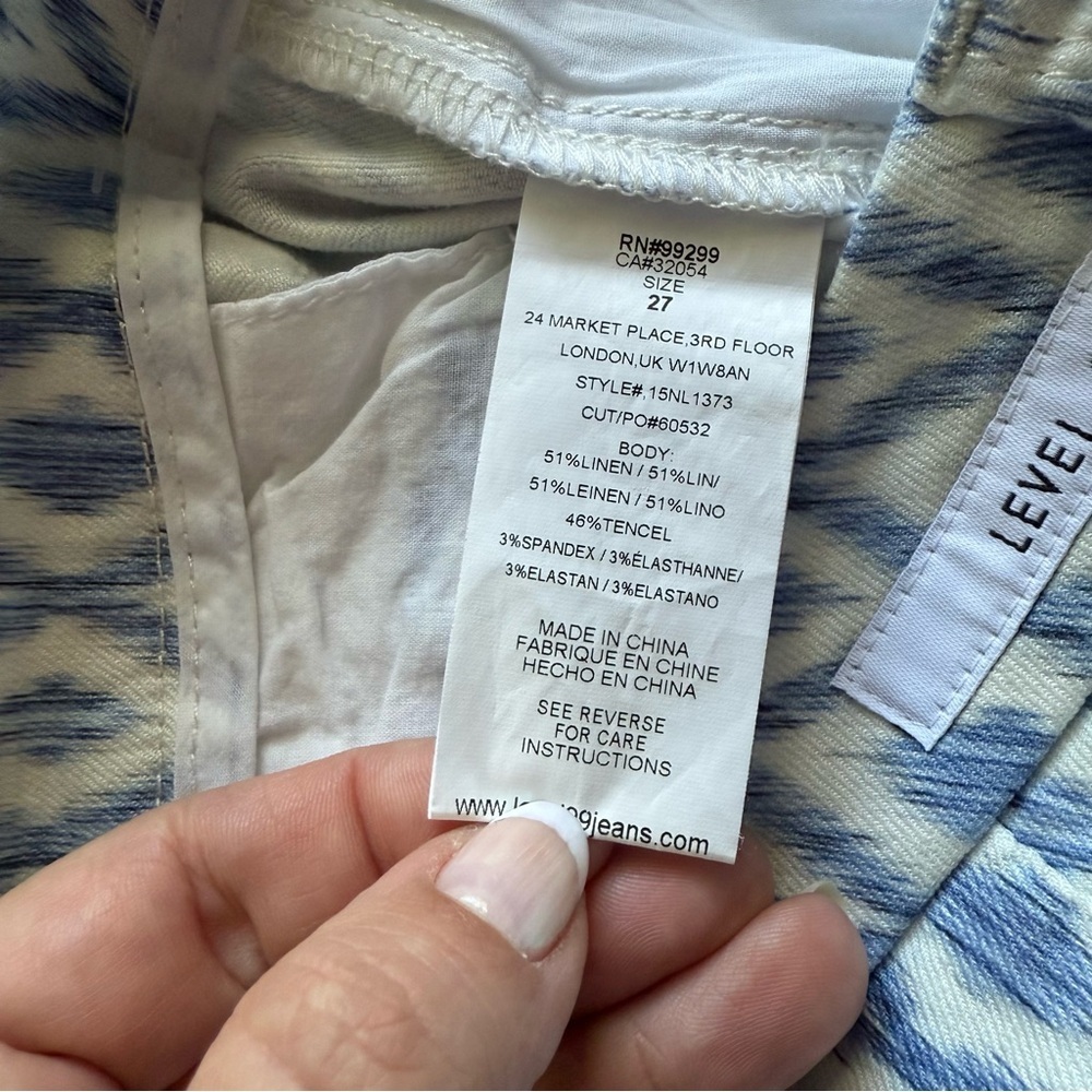 Level 99 Ikat Diamond Print Shorts Blue White Size 27 Flat Front - Picture 6 of 9